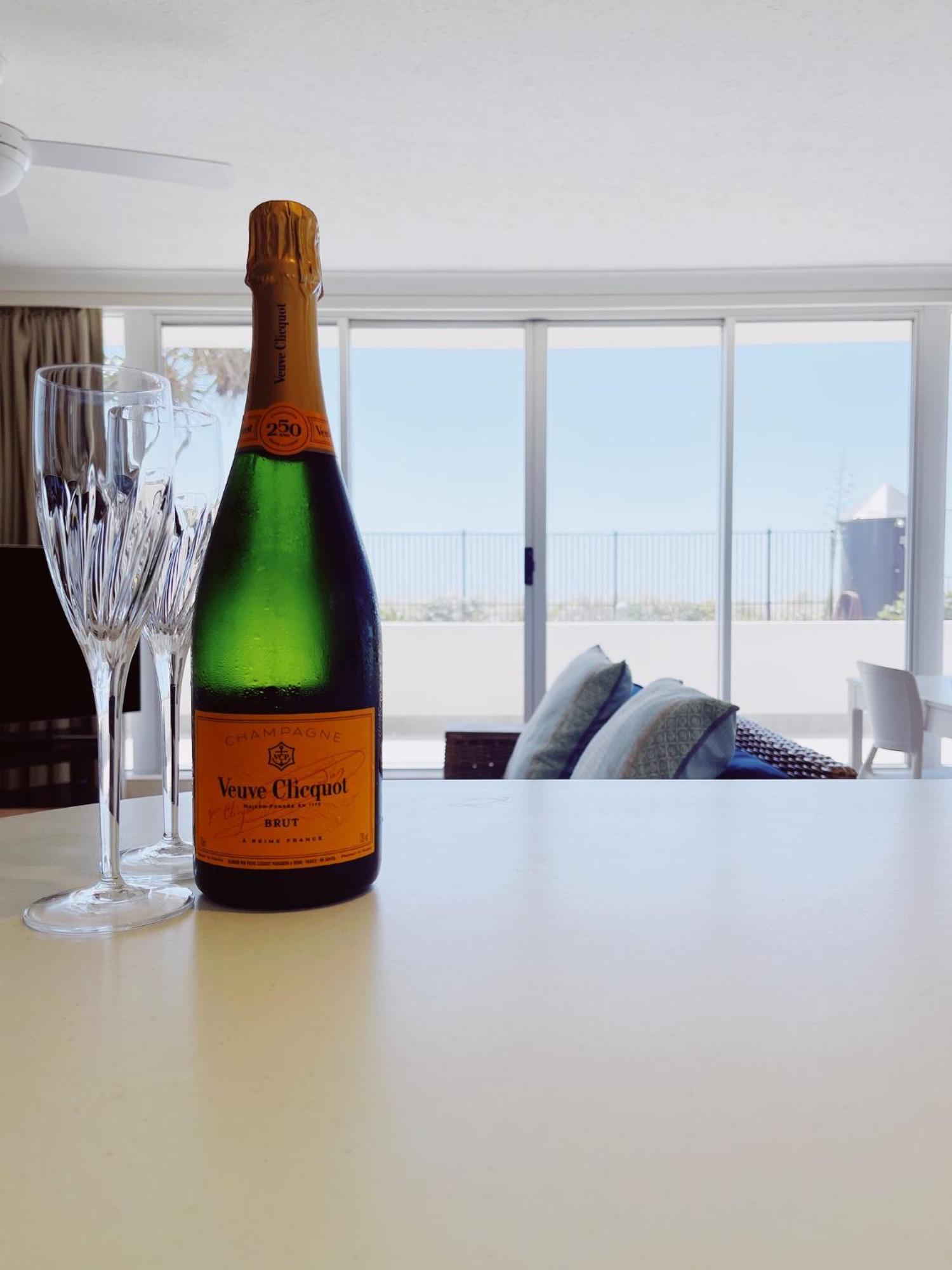 Golden Sands On The Beach - Absolute Beachfront Apartments Main Beach Екстер'єр фото